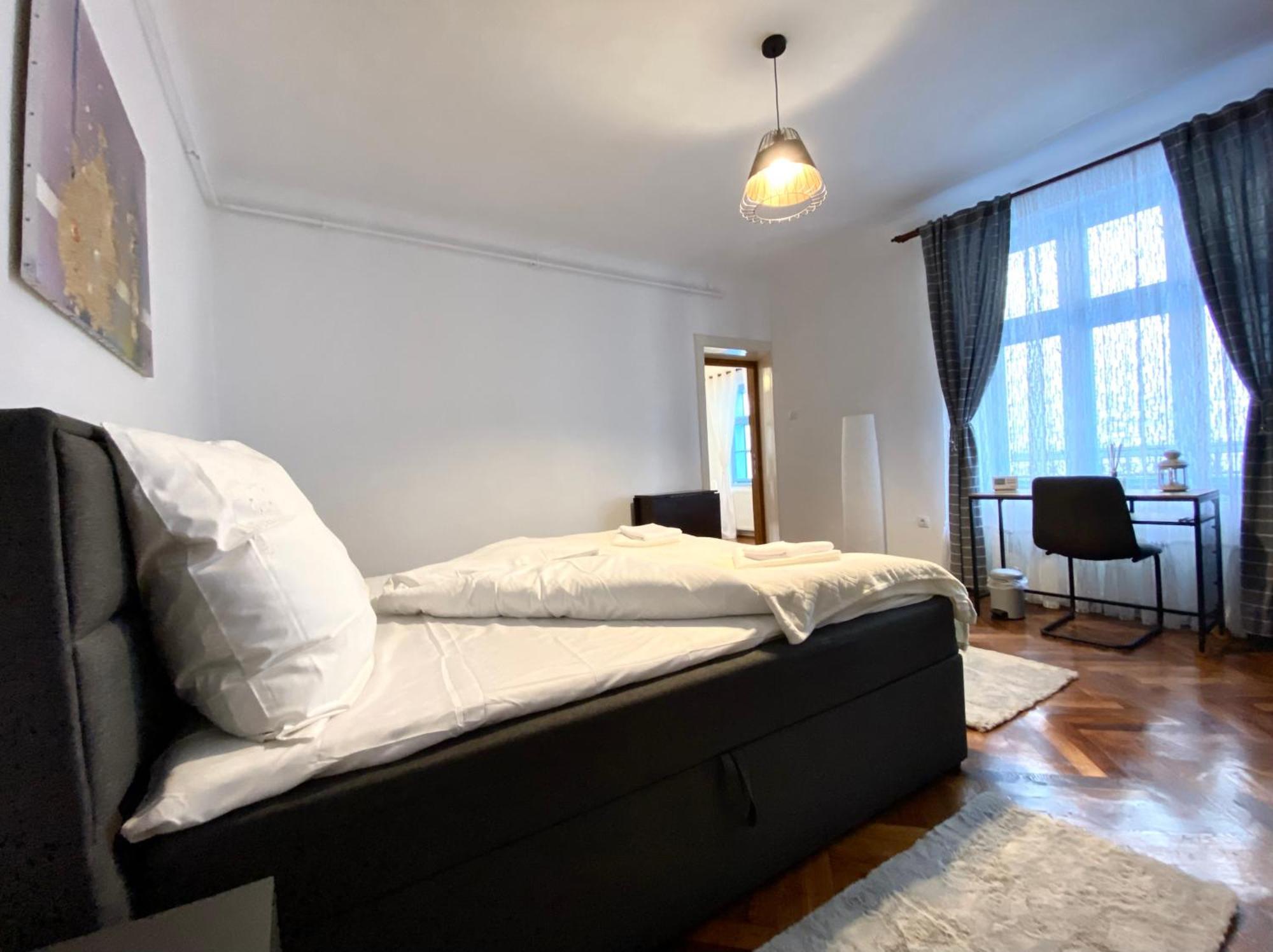 Central Pianissimo Apartment Braşov Esterno foto
